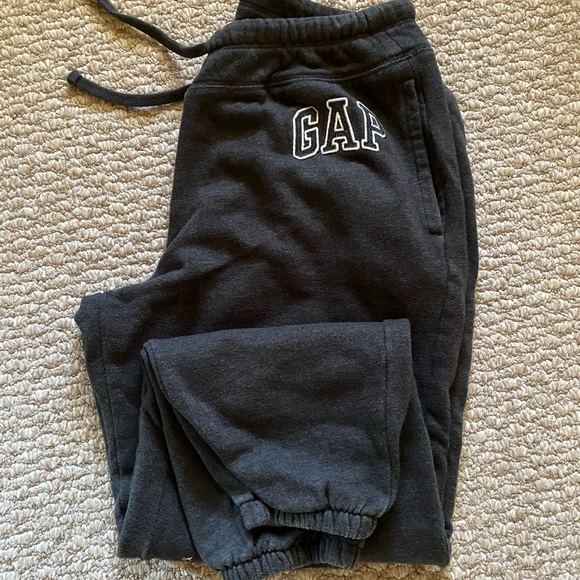 GAP Women’s Sweatpants/Joggers. - Picture 2 of 4
